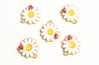 Daisy Flower Charm With Ladybug Accent, 20x17mm - 5 pieces (1532)