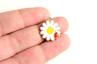 Daisy Flower Charm With Ladybug Accent, 20x17mm - 5 pieces (1532)