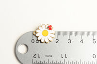 Daisy Flower Charm With Ladybug Accent, 20x17mm - 5 pieces (1532)