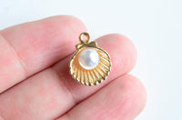 Gold Seashell Charms, 3D Oyster Charm, Faux Pearl - 5 pieces 15mm