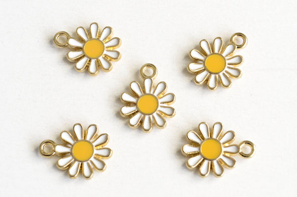 Daisy Charms, Small White Enamel, Gold Toned Metal, 15mm x 11mm - 5 pieces (1193)