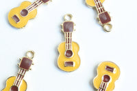 Guitar Charms, Acoustic Guitar Pendants, Gold Tone 23mm x 9mm - 5 pieces (1281))